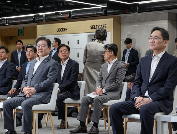 이재명 더불어민주당 대표(왼쪽), 이재용 삼성전자 회장(오른쪽)