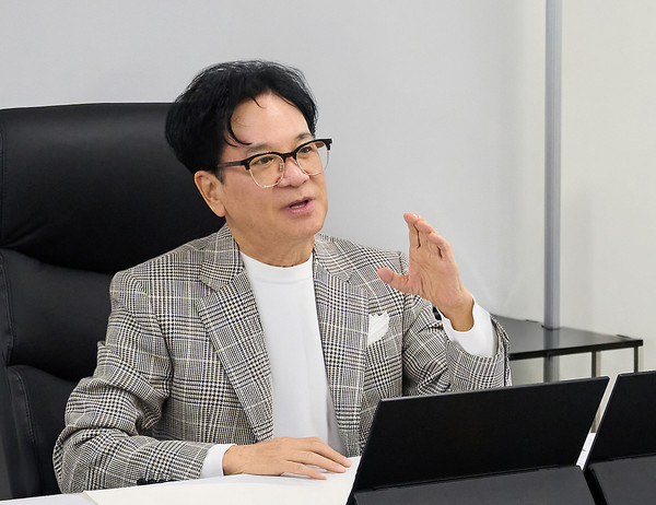 ▲CJ그룹 이재현 회장이 지난 2일 CJ 일본지역본부를 찾아 주요 경영진들과 사업 성과를 점검했다.