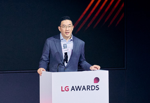 ▲지난 9일 경기도 이천 LG인화원에서 열린 LG 어워즈에서 구광모 회장이 축사를 하고 있다. 사진=LG