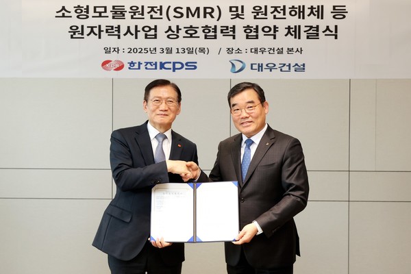 ▲왼쪽부터 한전KPS 김홍연 사장, 대우건설 김보현 사장