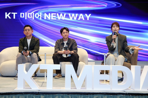 ▲(왼쪽부터) 정근욱 KT스튜디오지니 대표, 신종수 KT 미디어전략본부장, 김채희 KT 미디어부문장