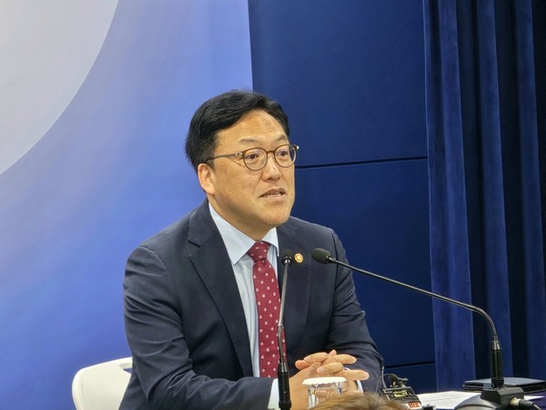 ▲김병환 금융위원장이 7일 오전 정부서울청사에서 열린 월례 기자간담회에서 기자들의 질문에 답하고 있다.