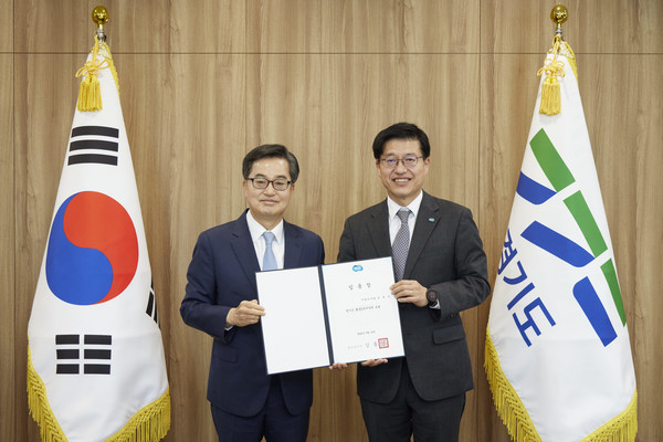 ▲김동연 경기도지사(왼쪽)과 김대순 신임 행정2부지사