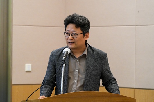 ▲ 윤민섭 디지털소비자연구원 이사가 17일 열린 2025 소비자금융포럼에서 발제하고 있다.