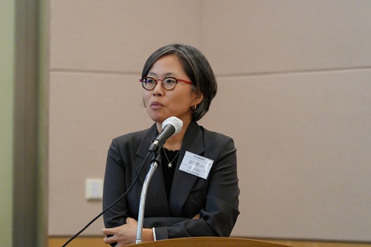 ▲ 김정연 이화여자대학교 법학전문대학원 교수가 17일 열린 '2025 소비자금융포럼'에서 발제하고 있다.