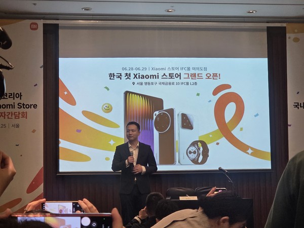 ▲조니 우 샤오미코리아 사장이 샤오미스토어 오픈 기자간담회에서 발표를 하고 있다.