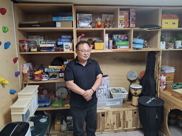 ▲그룹홈 '작은 사랑의 집'을 운영하고 있는 표완규 원장