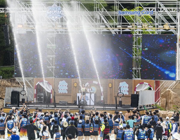 ▲ 캐리비안 베이 파도풀에서 워터 뮤직 풀파티가 열린다.