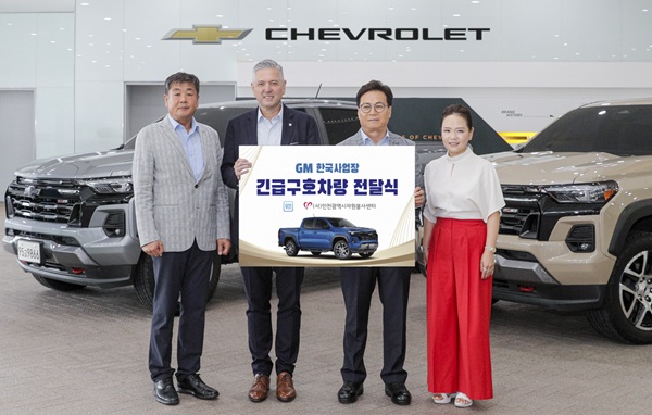 ▲(왼쪽부터) 박위광 센터장, 헥터 비자레알 사장, 이대형 이사장, 윤명옥 전무