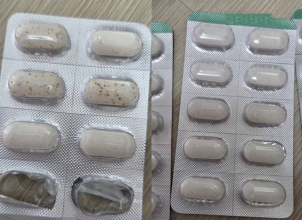 갈색 반점이 나타난 제품(왼쪽), 개봉하지 않은 제품(오른쪽)에는 반점이 나타나지 않았다.