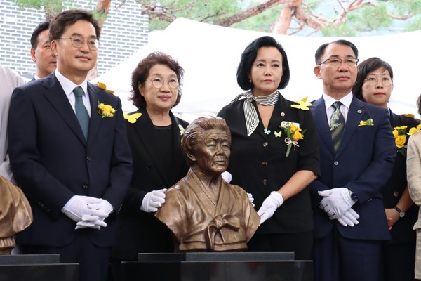 ▲정윤경 경기도의회 부의장(왼쪽 두번째)