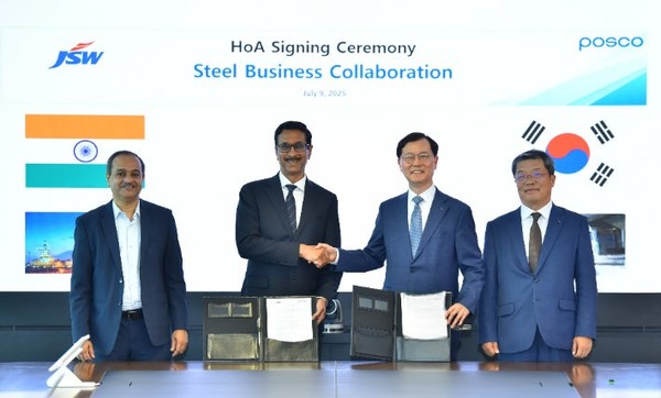 ▲왼쪽부터 JSW 그룹 아룬 마헤쉬와리 이사, 자얀트 아차리야 사장, 포스코홀딩스 이주태 사장, 포스코 신성원 경영기획본부장.
