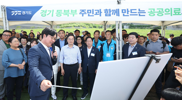 ▲김동연 경기도지사가 남양주 공공의료원 예정 부지를 시찰하고 있다