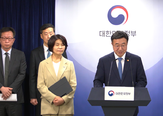 ▲ 윤호중 행정안전부 장관(맨 오른쪽)이 7일 오후 정부조직개편안 관련 브리핑을 진행하고 있다.