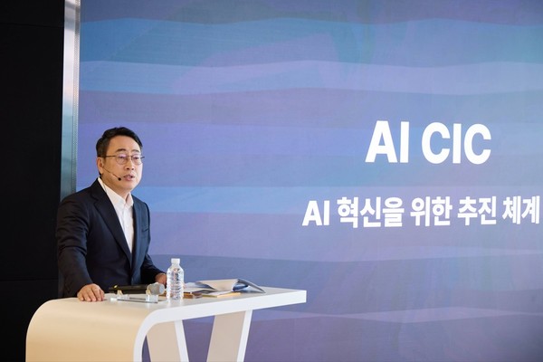 ▲ 타운홀 미팅에서 발표하는   유영상 SK텔레콤 대표