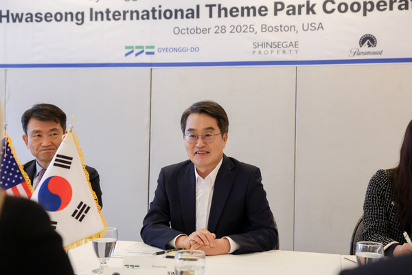 ▲현지시간 28일 오전 김동연 경기도지사가 경기 서해안 관광벨트 거점으로 세계적 수준의 화성 국제테마파크 조성 본격화를 위해 관계자들과 회담을 하고있다.