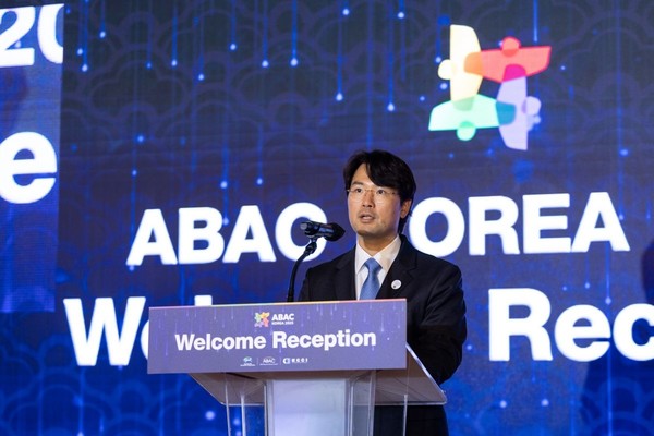 ▲이규호 코오롱그룹 부회장이 지난 26일 부산에서 개최된 2025 APEC 기업인자문위원회(ABAC) 4차 회의에서 환영사를 하고 있다. 사진=코오롱.