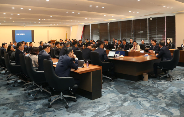 ▲NH투자증권은 4일 오전 전체 임원회의를 개최하고 임직원 윤리의식 제고 및 준법경영 강화 등 윤리경영 내재화를 다짐했다.