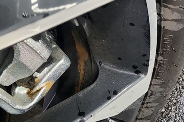 ▲브레이크 디스크에 부식이 발생한 모습