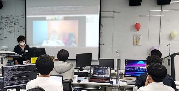 ▲㈜SK가 장애 청년을 대상으로 IT 직무 교육부터 취업 진행하는 사회공헌 프로그램인 씨앗(SIAT). 사진=㈜SK