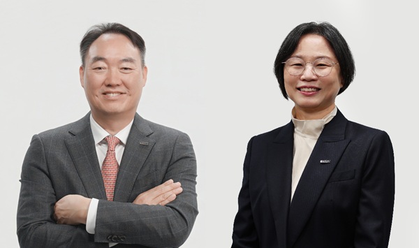 ▲정웅제 영업부문장(왼쪽), 박경숙 생산품질부문장