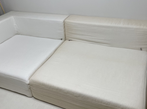 ▲흰색 소파가 시간이 지나자 한 쪽만 누렇게 변했다