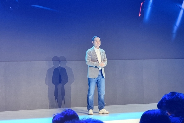 ▲정원정 기아 국내사업본부장 부사장이 지난 23일 동대문디자인플라자에서 열린 ‘디 올 뉴셀토스 미디어 데이’에서 셀토스에 대해 소개하고 있다.