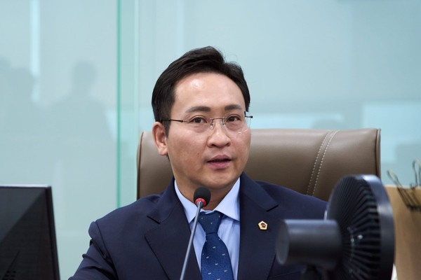 지난 9일 변재석 경기도의회 의원(고양1)이 제388회 임시회의 위원회 교육행정위원회 업무보고에서 질의하고 있다. 사진=경기도 