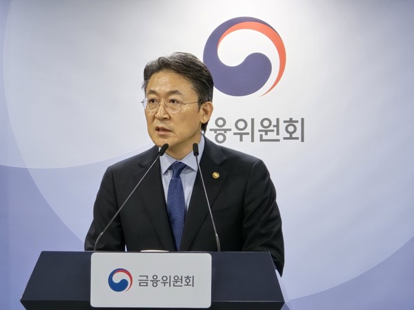 ▲권대영 금융위원회 부위원장이 12일 오전 정부서울청사에서 '부실기업 신속·엄정 퇴출을 위한 상장폐지 개혁방안'을 발표하고 있다.