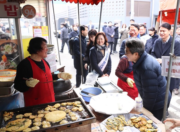 김동연 경기도지사(오른쪽)
