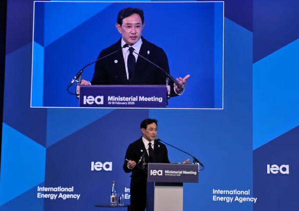 ▲최윤범 고려아연 회장이 IEA 각료이사회 중 개최된 '정부-산업계 토론회: 핵심광물 공급망' 세션에서 발언하고 있다.