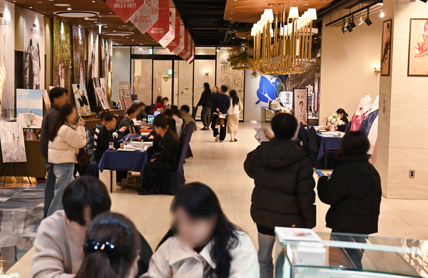 ▲'제5회 보람웨딩초대전'에서 예비부부들이 웨딩 파트너사 관계자들로부터 1대1 맞춤 상담을 받고 있다