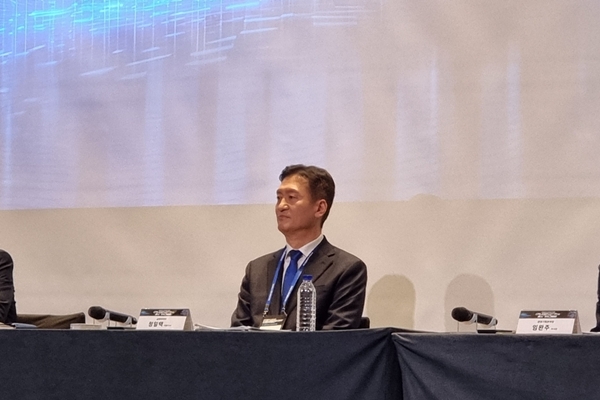 ▲금호타이어 크루젠 출시 기자간담회에 참석한 정일택 금호타이어 대표