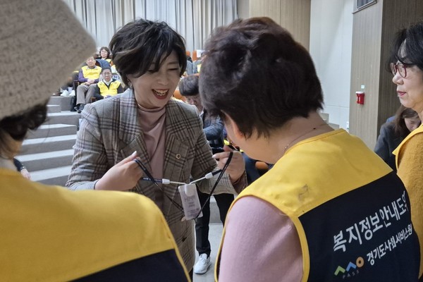 ▲정경자 경기도의회 의원이 19일 경기도경제과학진흥원에서 열린 '복지정보안내도우미 사업 발대식'에 참석했다. 사진=경기도