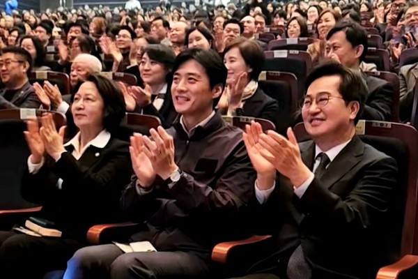 왼쪽부터 추미애, 한준호, 김동연 후보