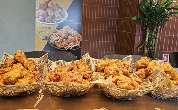 행사 시작 전 제조돼 준비 중인 '쏘이갈릭킹' 제품들