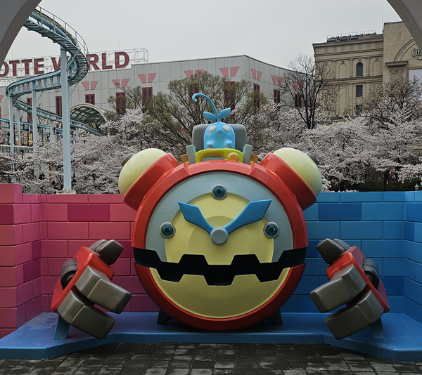 ▲메이플 아일랜드 내에 있는 파풀라투스 모형./사진=이승규 기자