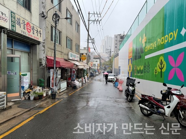 ▲라클라체자이드파인 현장 뒷골목. 사진=이설희 기자