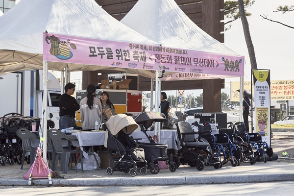 ▲휠셰어는 2024년부터 전국 각지 축제 현장에 이동식 대여소를 운영해 전동화 휠체어를 무상 대여하고 있다.