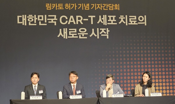 ▲(왼쪽부터) 이승원 상무, 김건수 대표, 김원석 교수, 조수희 센터장. 사진=정현철 기자