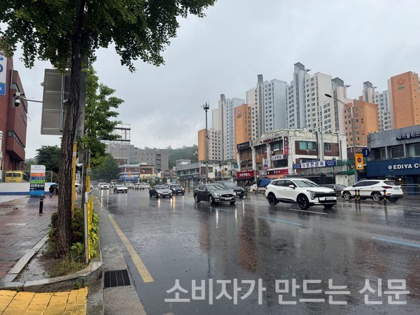 ▲흑석역에서 써밋 더힐까지 이동하는 도보 풍경. 사진=이설희 기자
