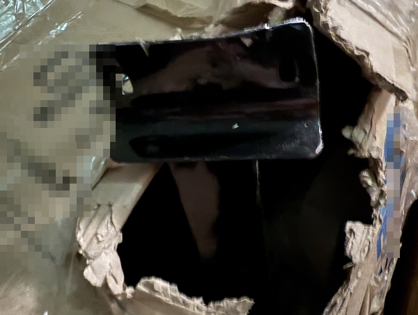 ▲택배가 파손된 채로 보내져 내용물이 손상됐다