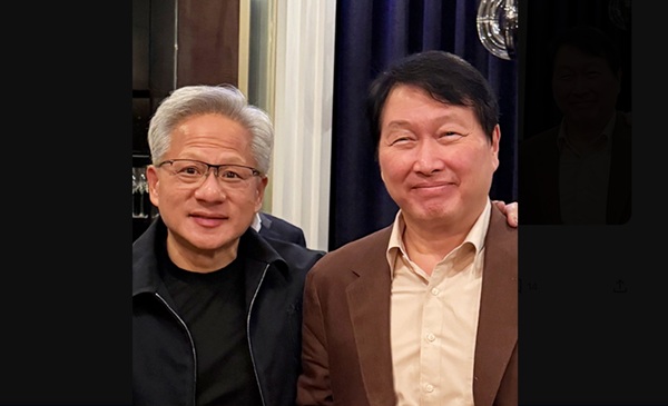 ▲젠슨 황 엔비디아 최고경영자(왼쪽), 최태원 SK그룹 회장. 사진=SK하이닉스