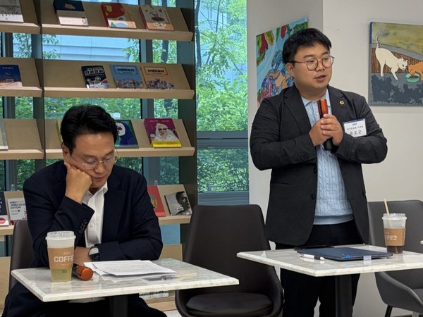 ▲왼쪽부터 안민석 경기도교육감, 유호준 경기도의원. 사진=경기도의회