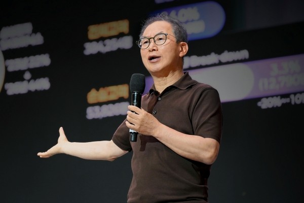▲ 지난 10일 경남 사천 KB 인재니움 연수원에서 실시된 ‘2026년 하반기 그룹 경영진 워크숍’에서 CEO 특강을 진행하고 있는 양종희 KB금융그룹 회장 / 사진 = KB금융그룹 제공