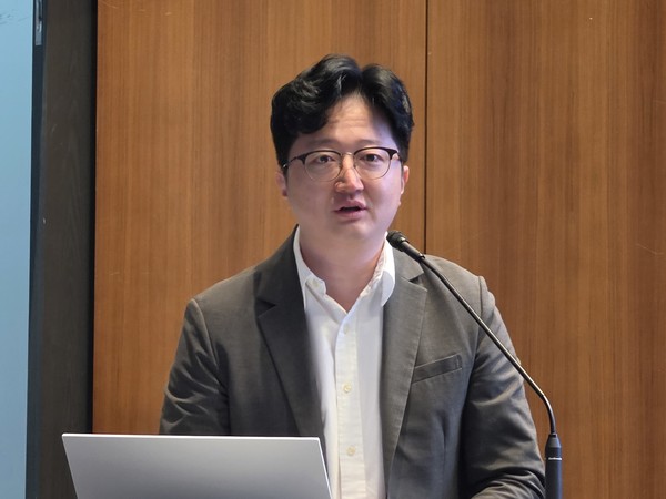 ▲이창환 얼라인파트너스자산운용 대표가 14일 오전 서울 여의도 IFCTWO타워에서 기자간담회를 열고 BNK금융지주-JB금융지주 합병 검토 제안 내용을 설명하고 있다.