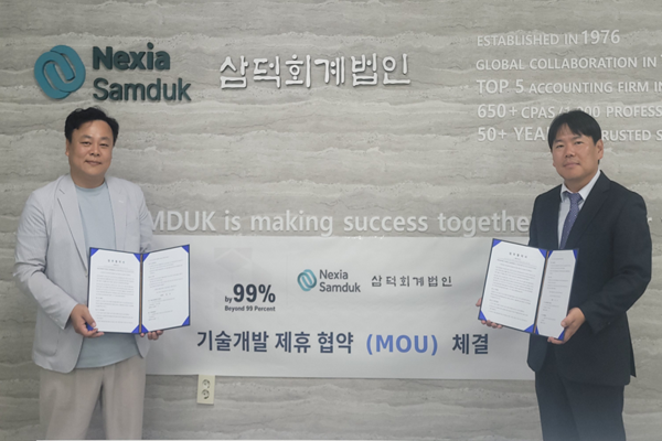 이용환 비욘드99% 대표(왼쪽)