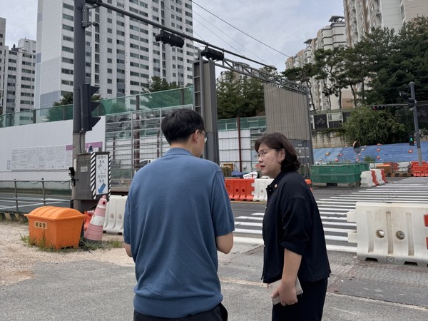▲채정선 경기도의원(오른쪽). 사진=경기도의회 